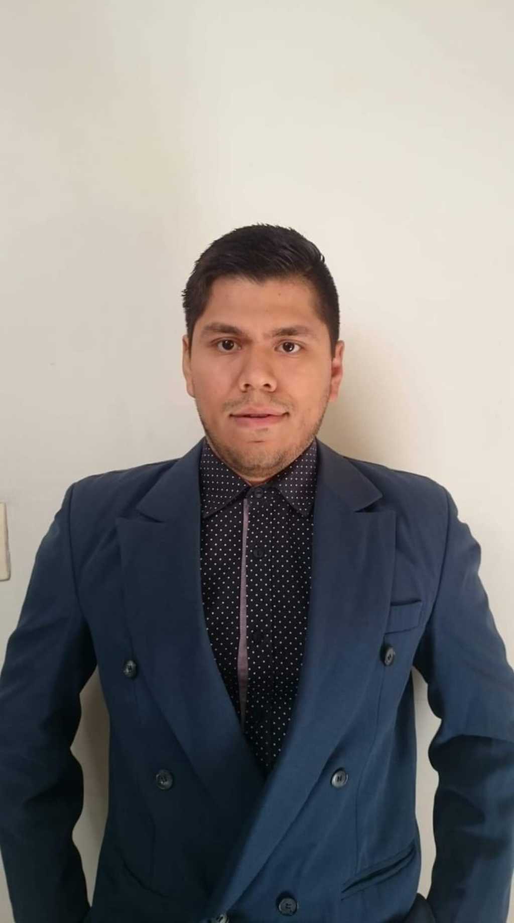 Producción. Aunque por ahora lo mantiene cautivo el género del cuento, también trabaja en la hechura de una novela. (CORTESÍA) 