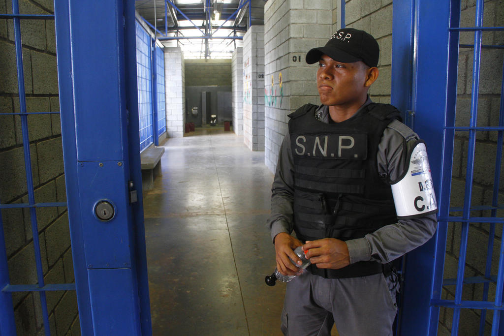 La cifra de fallecidos en una balacera entre reos en una prisión panameña subió a 14. (ARCHIVO) 