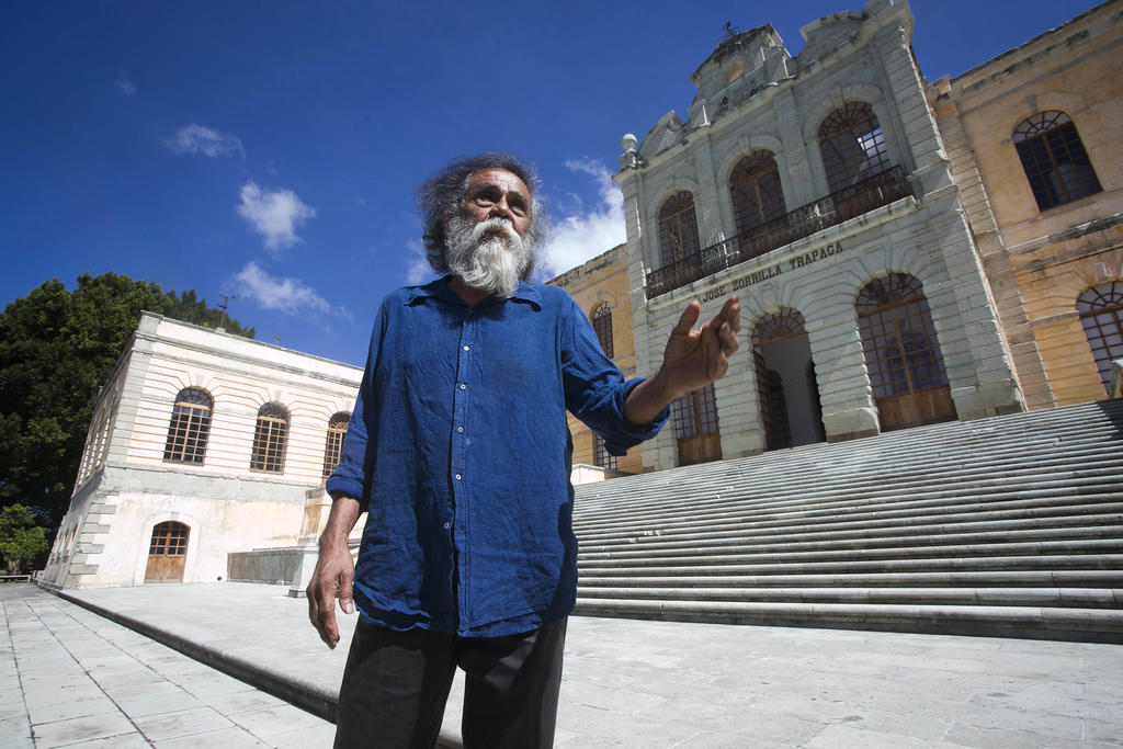 Señalaron que su padre participó en distintos proyectos, principalmente de educación artística, difusión de las lenguas originarias y medio ambiente, pero lo hizo de forma desinteresada. (ARCHIVO)