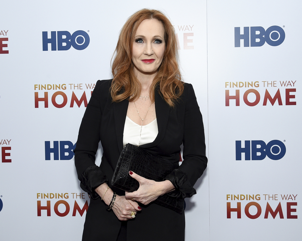 Controversia. Rowling fue criticada por la comunidad LGBT y activistas por expresar su apoyo a una investigadora.
