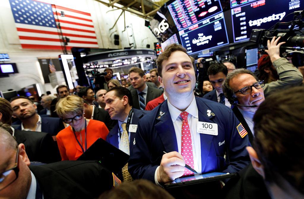 Al término de la sesión en la Bolsa de Nueva York, el Dow Jones avanzó 0.49 por ciento y el S&P tuvo un incremento de 0.45 %. (ARCHIVO) 