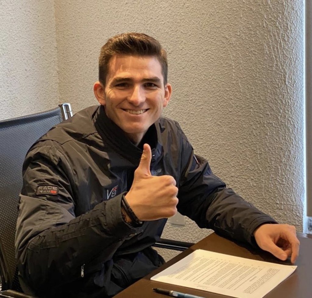 Sebastián Jurado (i) y el uruguayo Pablo Ceppelini (d) ya firmaron su contrato tras aprobar las pruebas médicas de rigor. (ESPECIAL) 