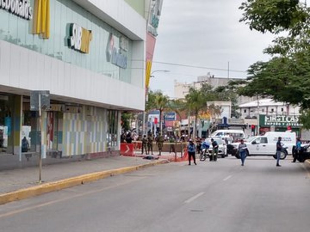 En el momento del ataque se encontraban cientos de personas en la zona. (ARCHIVO)