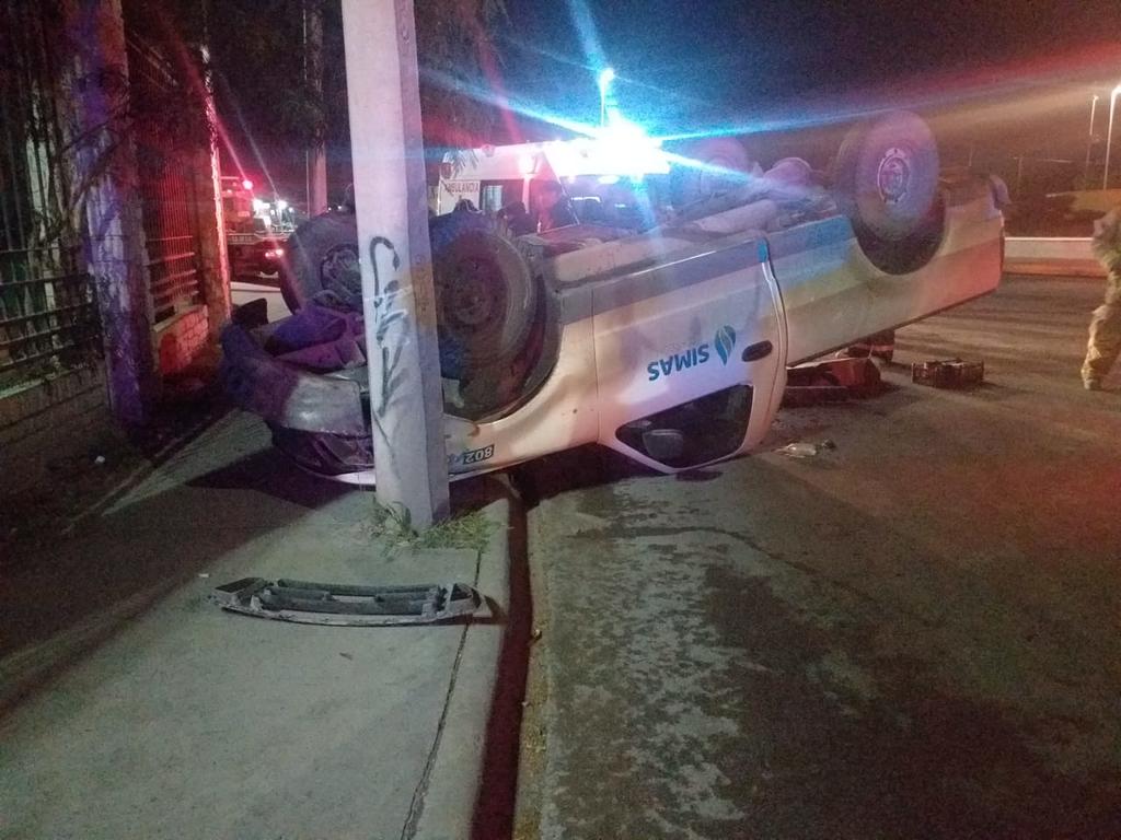 El accidente se registró alrededor de las 11:30 del jueves cuando Jesús Salvador, de 54 años de edad, circulaba en la camioneta de la marca Ford en color blanco moldeo 2006 de Simas Torreón. (EL SIGLO DE TORREÓN)