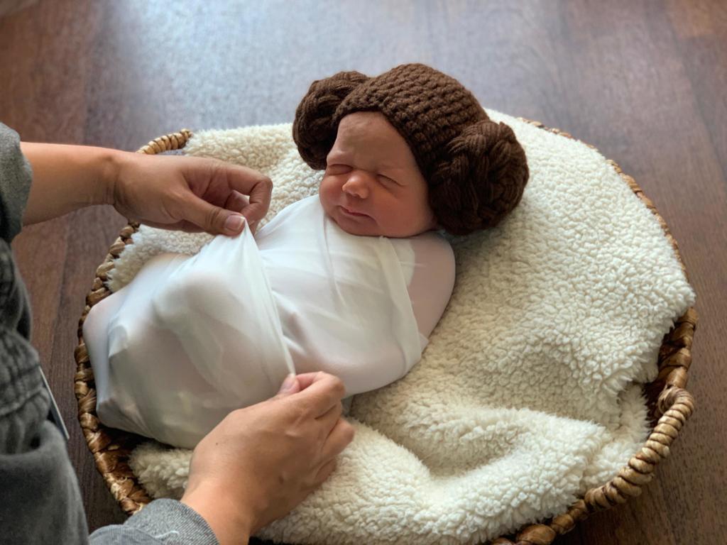 Los nacidos hoy en este hospital del centro del estado han sido vestidos como Luke Skywalker, Leia, Yoda o incluso el androide BB-8. (EFE)
