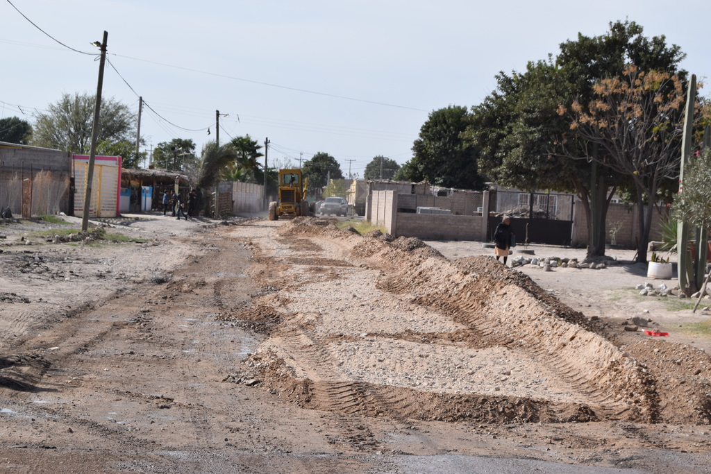 Después de varios años, pavimentan el acceso a Jaboncillo.