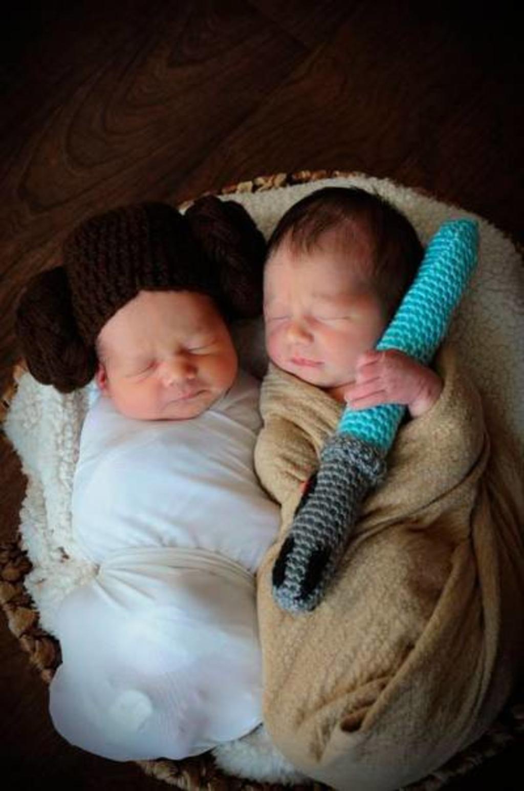 Ternura. Hospital de Florida arropa a todos sus recién nacidos como algunos personajes de la cinta Star Wars. (EFE)