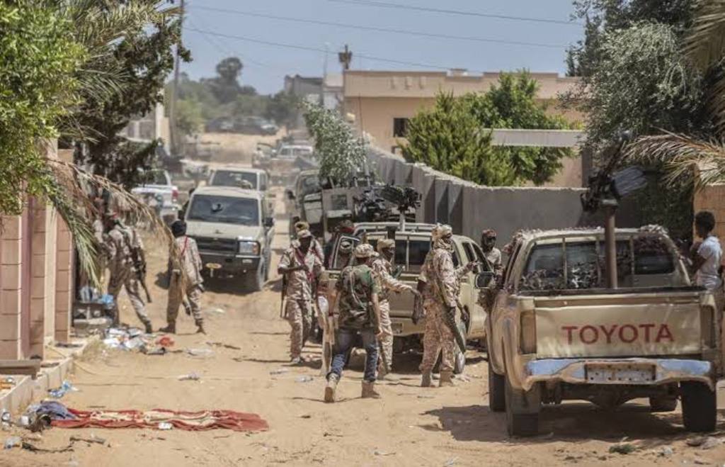 Las fuerzas de Hafter amenazaron con lanzar otros ataques contra Misrata, a 200 kilómetros al este de la capital. (ARCHIVO) 