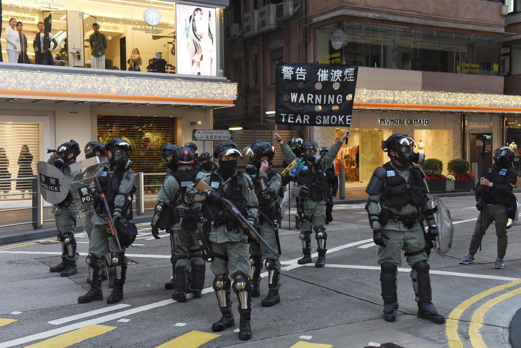 La policía de Hong Kong advirtió hoy que habrá duras medidas contra aquellos que cometan actos de violencia en las inminentes fiestas navideñas. (ARCHIVO) 