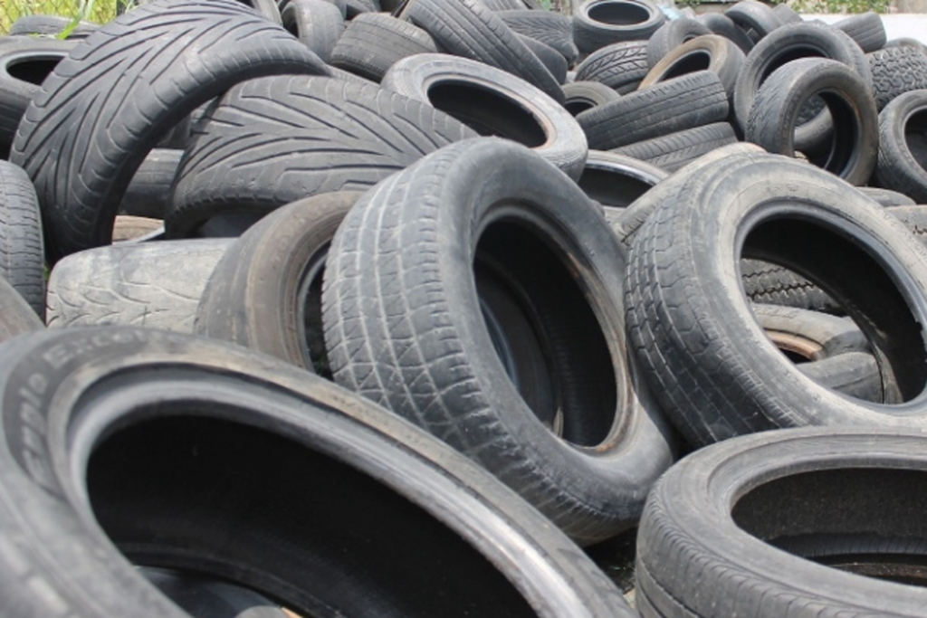 Los residuos de neumáticos dejaron de ser colocados en lotes baldíos y en la vía pública. (ARCHIVO)