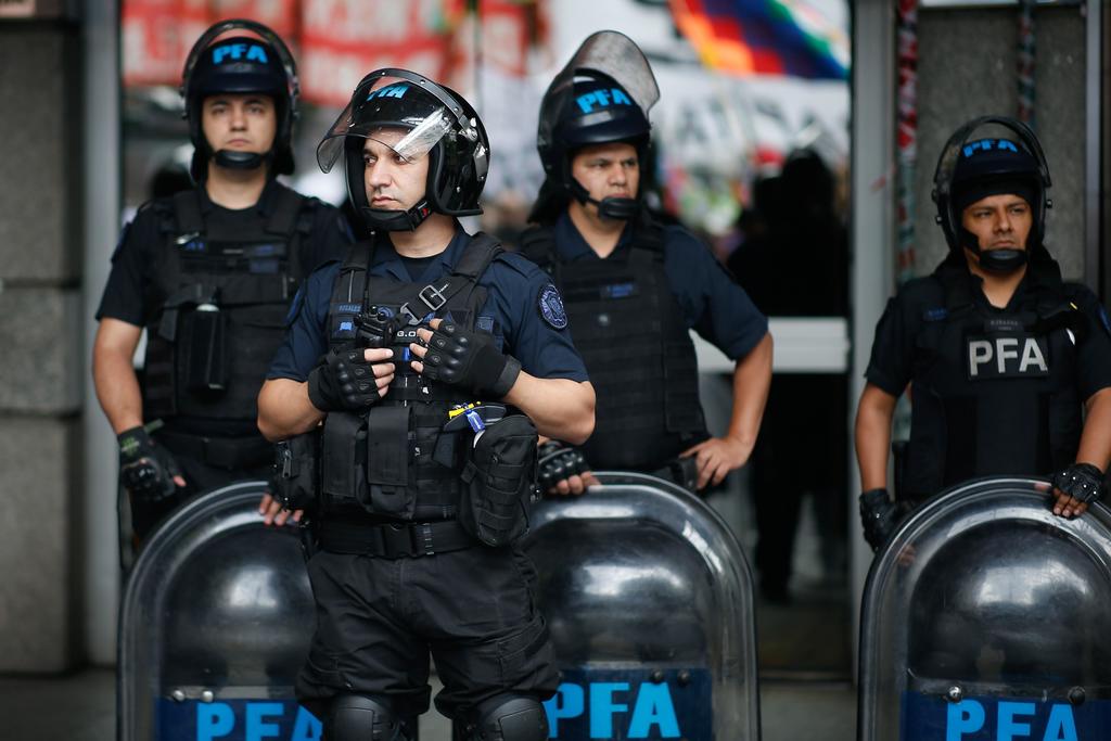 El Ministerio de Seguridad publicó este martes en el Boletín Oficial una resolución que anuló el 'Reglamento General para el Empleo de las Armas de Fuego por parte de los Miembros de las Fuerzas Federales de Seguridad. (ARCHIVO)