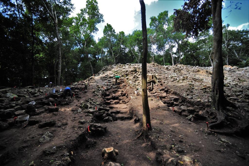 Expertos del INAH confirmaron existencia de un palacio en la Zona Arqueológica de Kulubá, a 35 kilómetros al sureste del municipio Tizimín en Yucatán. (ARCHIVO)