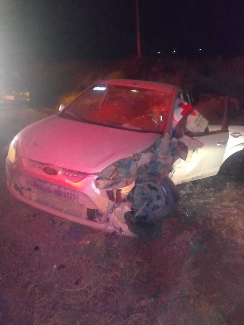El percance en Gómez Palacio dejó dos lesionados, el conductor de uno de los autos involucrados quedó atrapado en su asiento.