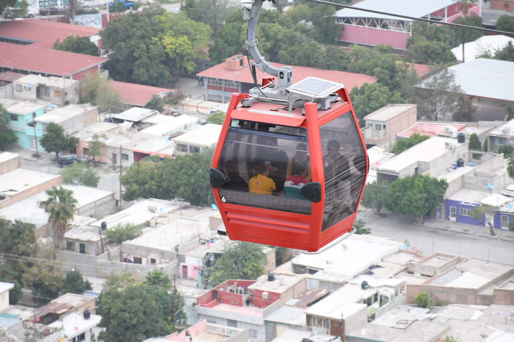 En este mes se cumplieron dos años de operaciones del teleférico de Torreón. Se han registrado 800 mil visitas hasta el momento. (EL SIGLO DE TORREÓN/FERNANDO COMPEÁN)