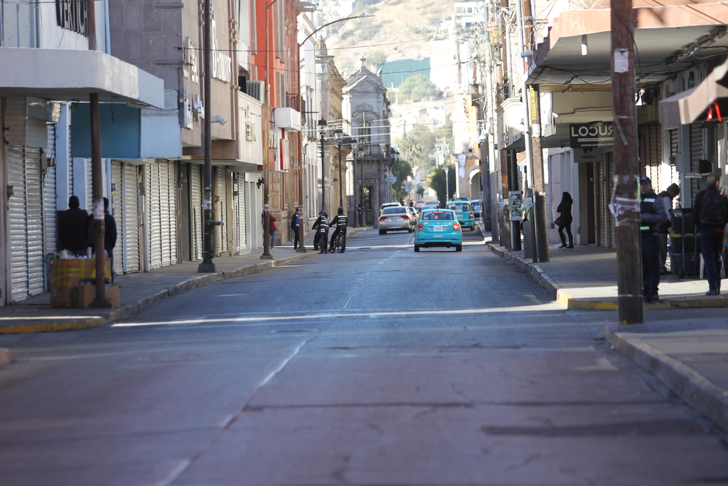 A comparación de los últimas días, las calles del Centro Histórico de Durango lucieron en calma, donde no existió el tráfico. (EL SIGLO DE TORREÓN)