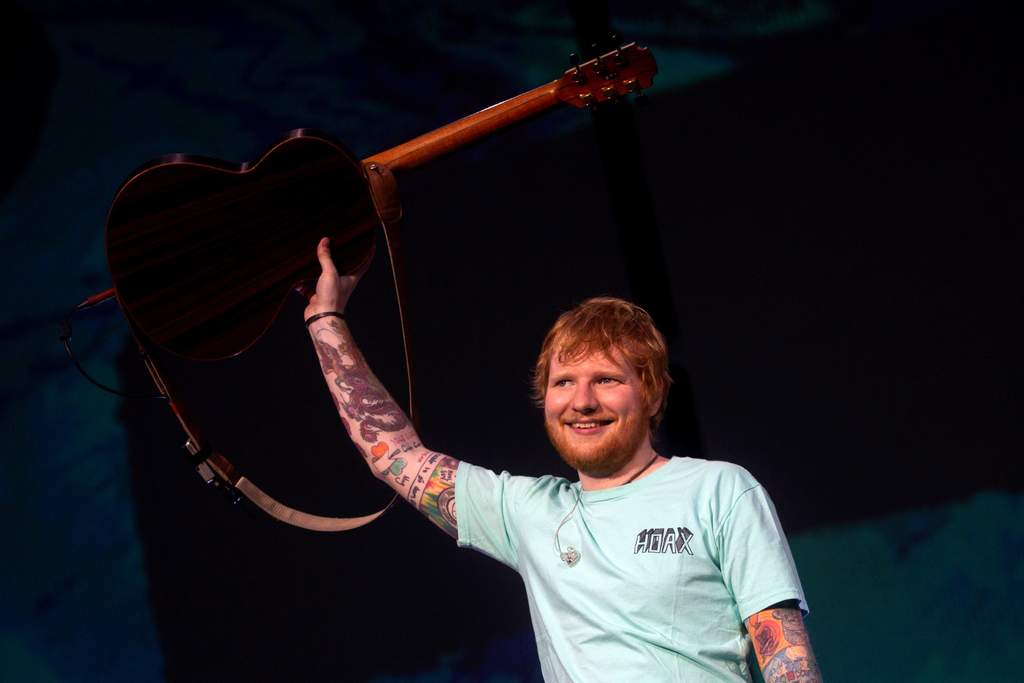 El cantante británico Ed Sheeran ha decidido tomarse un descanso del trabajo y de las redes sociales para 'viajar, escribir y leer', y volverá a componer cuando 'haya vivido un poco más'. (ARCHIVO)