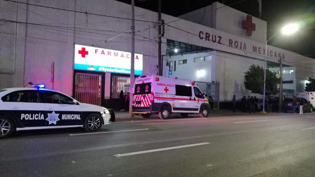 Los lesionados llegaron en un automóvil particular a Cruz Roja para recibir la atención requerida.