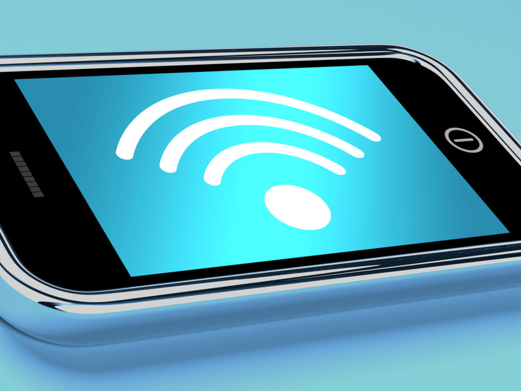 La mayoría de las personas después de haberse conectado a una red WiFi, deja esta función encendida en su dispositivo, la cual al continuar buscando nuevas redes consume batería de tu teléfono. (ARCHIVO) 