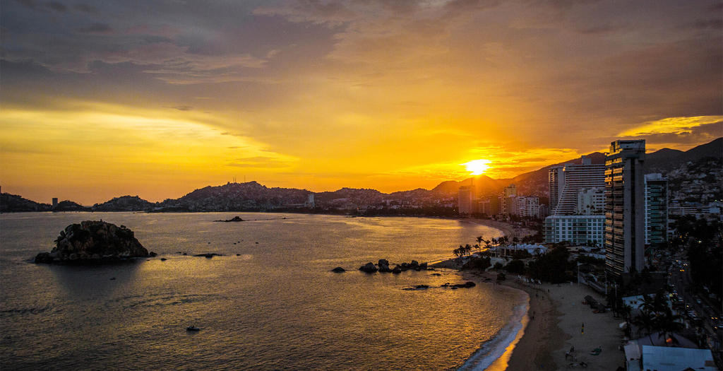 Los destinos con más presencia de turistas serán 'Acapulco, con más de 590 mil; Cancún, 570 mil; Riviera Maya, 280 mil, y Mazatlán, casi 200 mil viajeros'. (ESPECIAL)