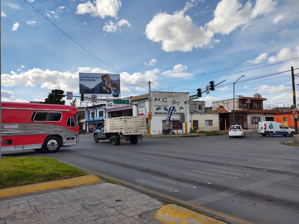 Fallan de nuevo semáforos en pleno sector Centro de Torreón, ahora tocó el turno del bulevar Independencia y Acuña.