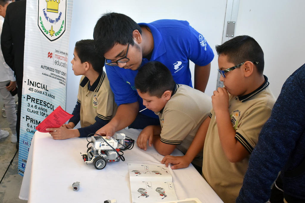 Además de participar en distintas competencias, el equipo de robótica del CBTIS 159 es tutor de algunas escuelas de nivel básico en la región, como los del colegio María Isabel.