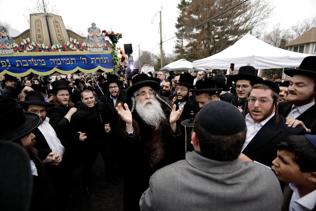 Más de 130 líderes religiosos del estado de Nueva York condenaron este domingo el ataque perpetrado contra una comunidad judía en la región que resultó en el apuñalamiento de cinco personas que se encontraban celebrando el Janucá. (EFE)