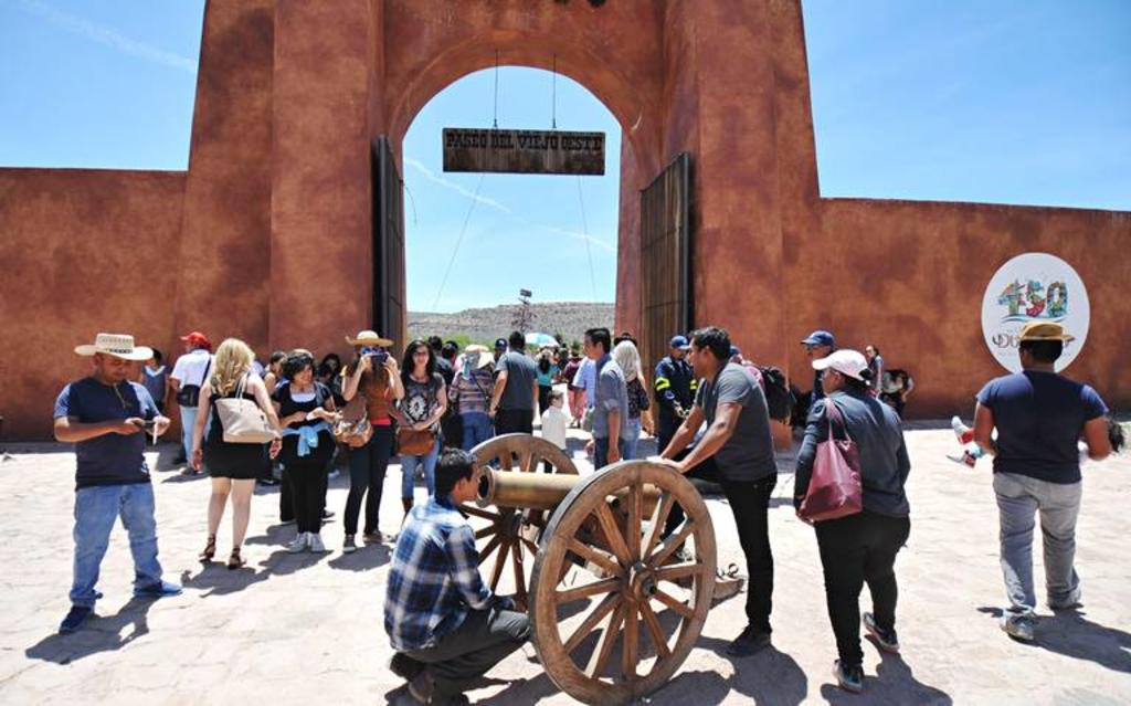 Datos de la Secretaría de Turismo y Cinematografía de Durango revelaron que en diciembre han arribado 56 mil 553 visitantes a la ciudad de Durango. (CORTESÍA) 
