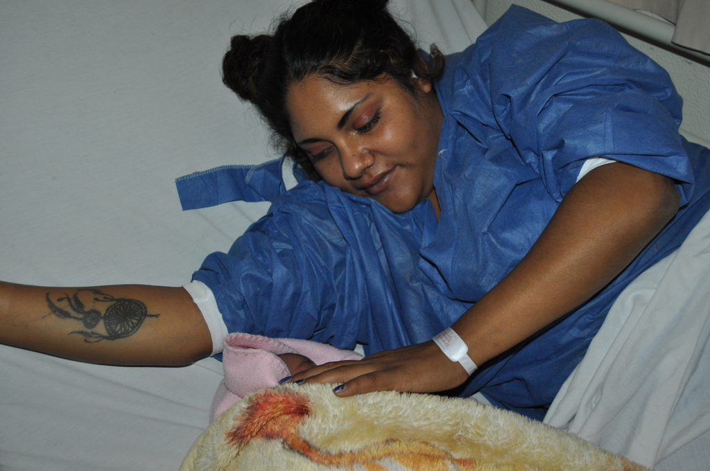 A la 1:05 horas de este 1 de enero, nació la pequeña hija de Karina, en el Hospital General de Gómez Palacio. (GUADALUPE MIRANDA)