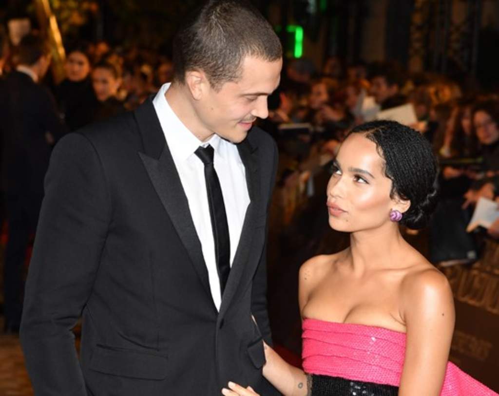 Zoë Kravitz sorprendió a sus seguidores al compartir un íntimo recuerdo del año pasado y así dar la bienvenida a este nuevo, su boda con Karl Glusman. (ESPECIAL)