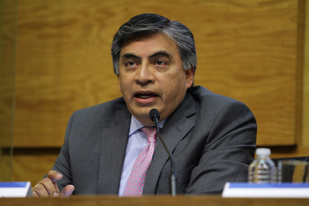 Gerardo Esquivel, subgobernador del Banco de México votó a favor de reducir la tasa hasta nivel del siete por ciento. (ARCHIVO)