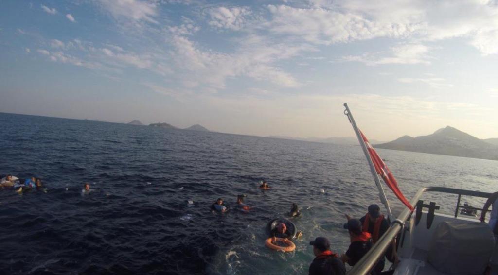 Ocho personas se ahogaron en una embarcación que transportaba inmigrantes frente a Turquía. (ARCHIVO)