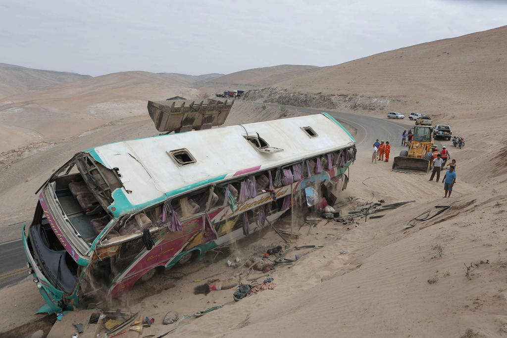 Un accidente carretero en el estado de Arequipa, Perú, ocasionó la muerte de 16 personas y al menos 40 heridos. (ARCHIVO) 