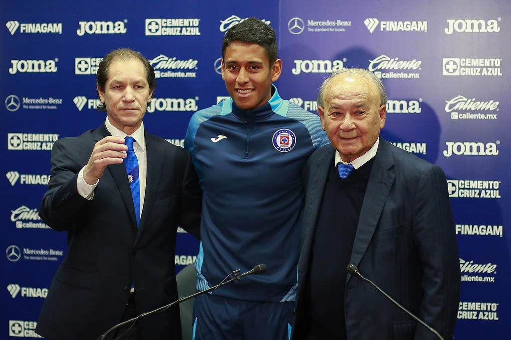 El futbolista mexicano fue presentado en una breve conferencia de prensa. (AGENCIAS)