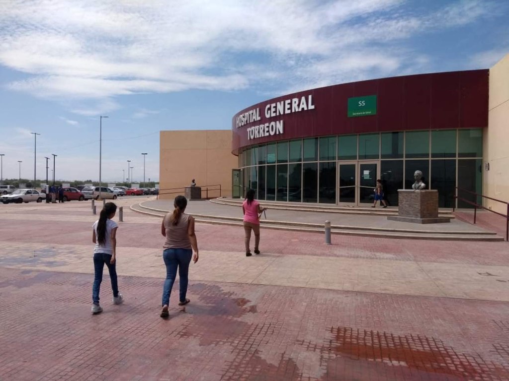 La víctima presentó una herida profunda que le dañó un intestino y permanece en el Hospital General de Torreón. (EL SIGLO DE TORREÓN)