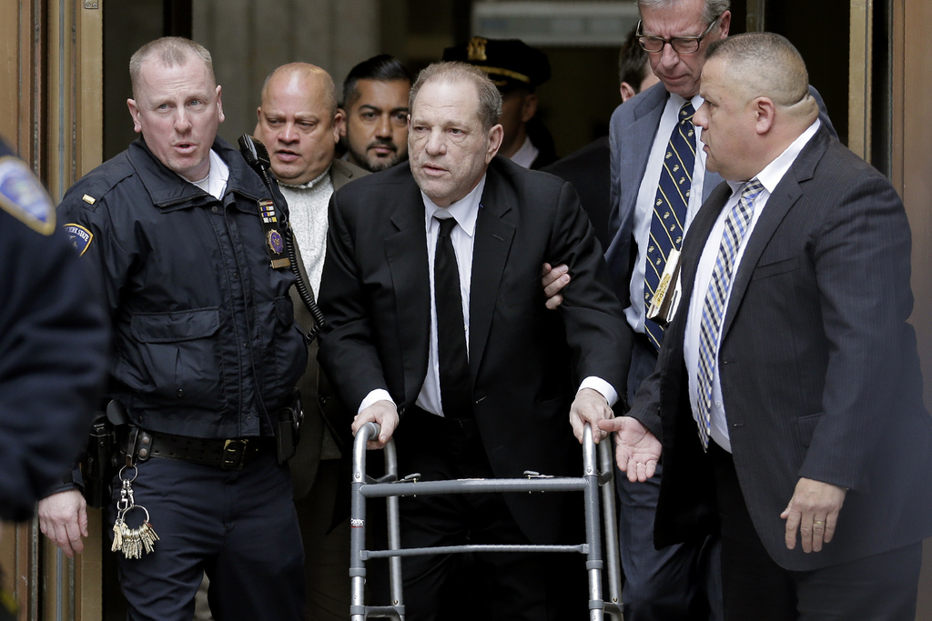 Proceso. Harvey Weinstein saliendo de la Corte Suprema Estatal en Nueva York. (AP) 