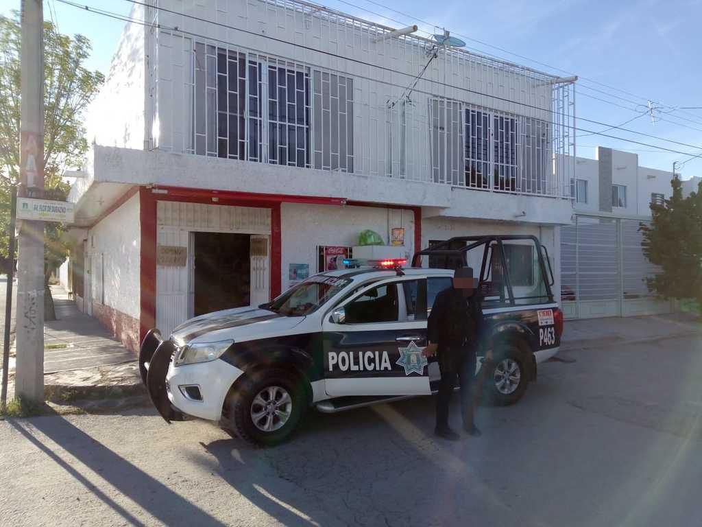 Elementos de la policía municipal acudieron al lugar. (EL SIGLO DE TORREÓN)