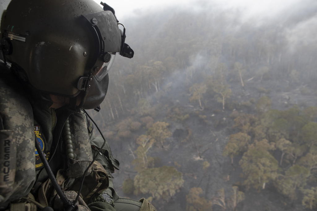 El Servicio Rural de los Bomberos de Nueva Gales del Sur, el estado más afectado por los incendios, destacó el 'alivio psicológico y emocional' que la mejora de la climatología ha supuesto para su personal desplegado sobre el terreno, donde siguen activos unos 130 focos.
(EFE)