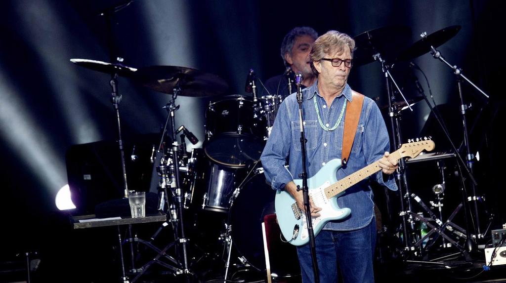 Dolor. Tears in heaven, la canción que salvó a Eric Clapton, cumple 28 años, la pieza fue escrita luego de la trágica muerte de su hijo Conor. (ESPECIAL) 