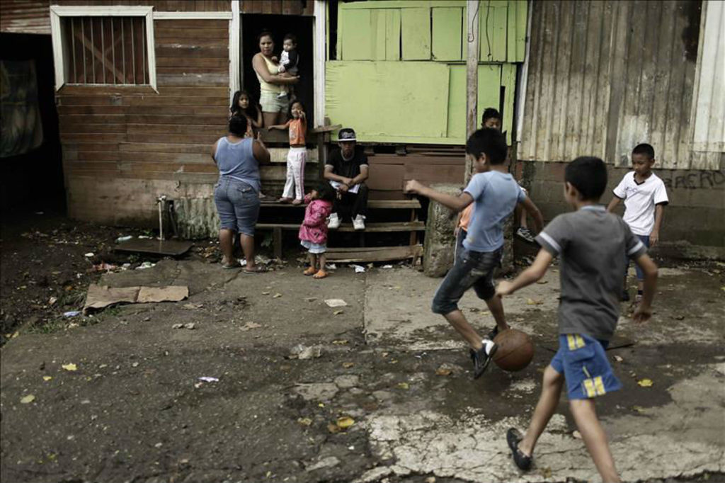 Datos oficiales indican que en Costa Rica la pobreza en general afecta al 21 % de los hogares. (ARCHIVO)