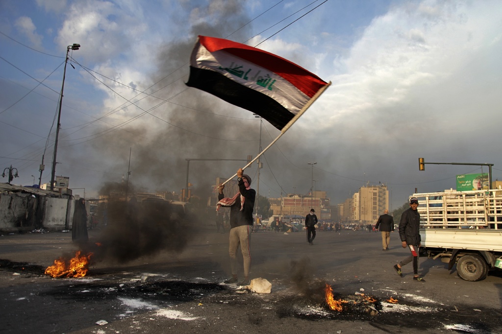 El dirigente dimisionario y también comandante de las Fuerzas Armadas iraquíes llamó a las partes a la 'contención'. (AP) 