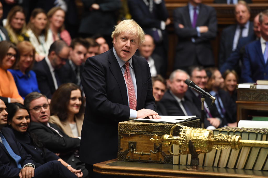 Por 330 votos a favor y 231 en contra, la mayoría absoluta del Gobierno del primer ministro, el conservador Boris Johnson, se impuso, como se esperaba, en la Cámara Baja. (ARCHIVO)