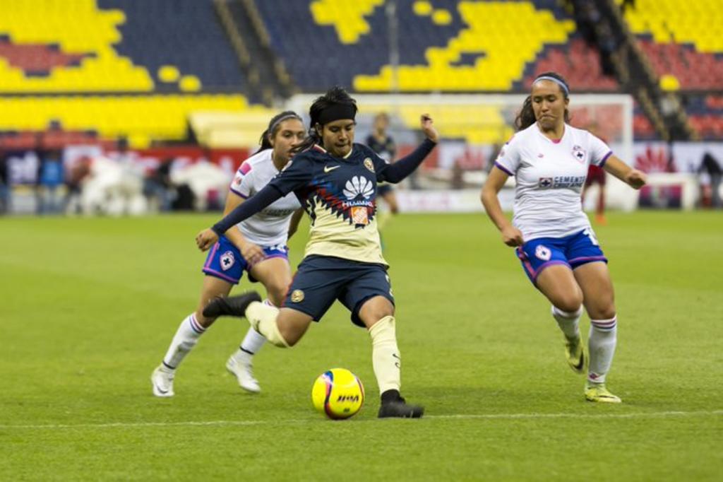 El último encuentro entre Cruz Azul y América terminó con empate a un gol y fue uno de los más emotivos en la historia de la Liga Femenil. (CORTESÍA)