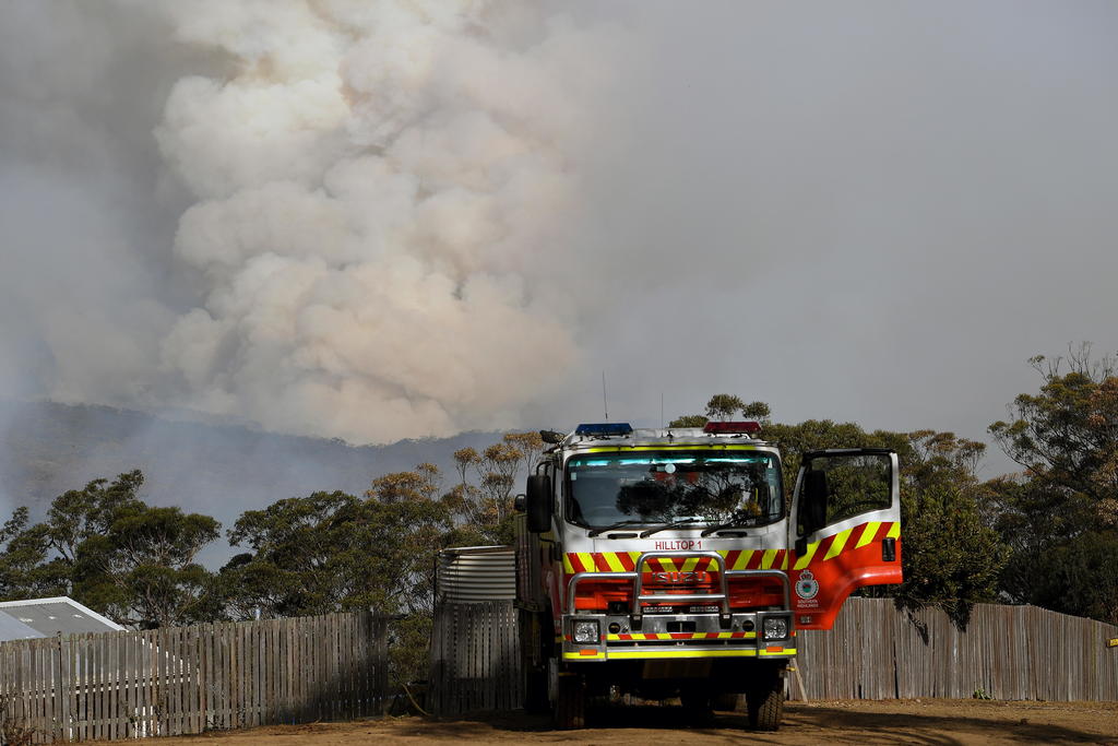 Las autoridades australianas han pedido a unas 240,000 personas que evacuaran diversas zonas amenazadas por los incendios forestales en el estado de Victoria, una jurisdicción declarada en estado de desastre, mediante mensajes de texto enviados este viernes. (EFE)