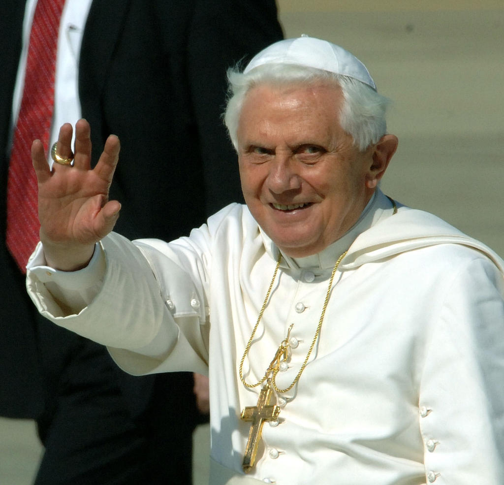 El papa emérito Benedicto XVI y el cardenal Robert Sarah han escrito un libro, que se publicará el próximo 15 de enero, en el que el pontífice defiende el celibato de los sacerdotes, después de que en el último sínodo se propusiese ordenar a hombres casados en la Amazonía. (ARCHIVO)