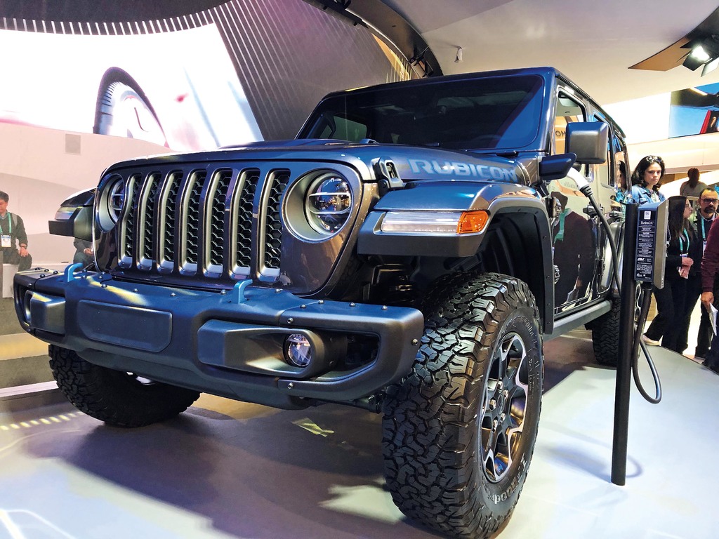 Jeep anunció que su modelo más icónico, Wrangler, utilizará por primera vez una configuración mecánica con alimentación híbrida y enchufable. (AGENCIAS)