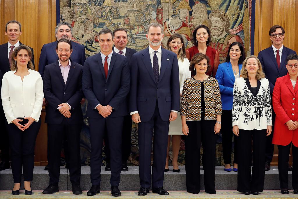 El rey Felipe VI presidió la breve ceremonia el lunes, que formalizó el inicio del gobierno dirigido por el líder socialista Pedro Sánchez. (EFE)