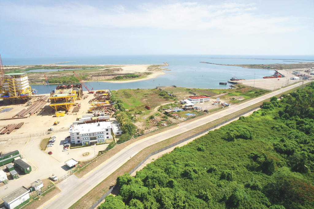  Para la construcción de la refinería de Dos Bocas en Tabasco, dos bancos chinos otorgaron al gobierno de México créditos por 600 millones de dólares, dijo el embajador de China en nuestro país Zhu Qingqiao. (ARCHIVO)