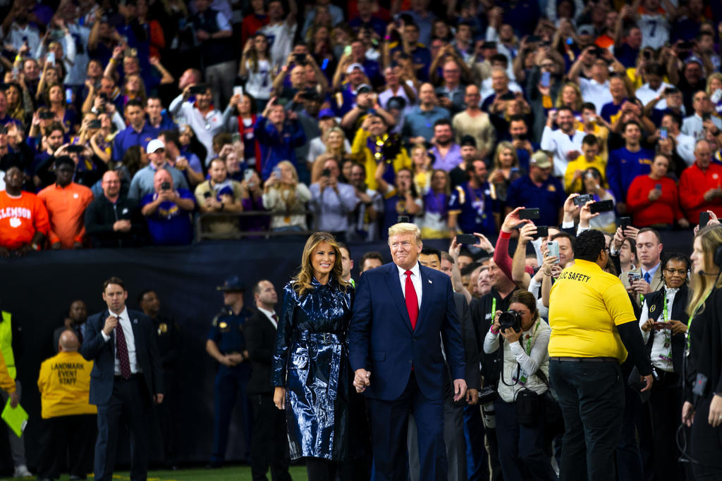Trump viajó a Luisiana para estar presente en el encuentro en el Superdome de Nueva Orleans, acompañado por la primera dama Melania Trump. (ESPECIAL)
