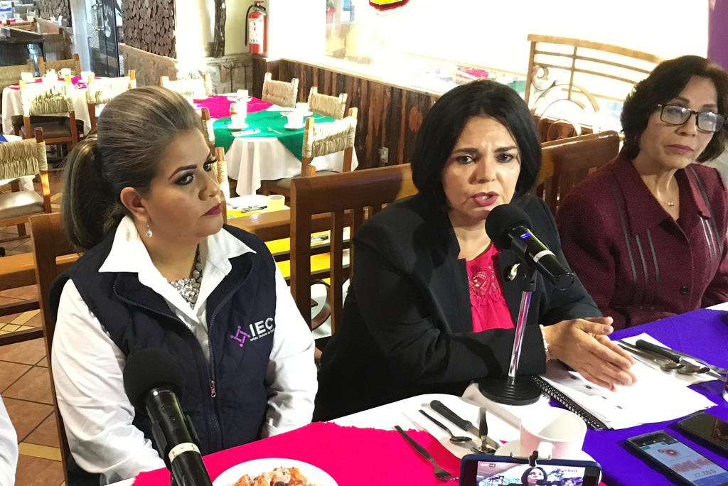 De León informó esta mañana de la instalación de los cuatro comités electorales en Torreón, que equivalen a los distritos 8, 9, 10 y 11, rumbo al proceso de revocación del Congreso local.
(FABIOLA P. CANEDO)