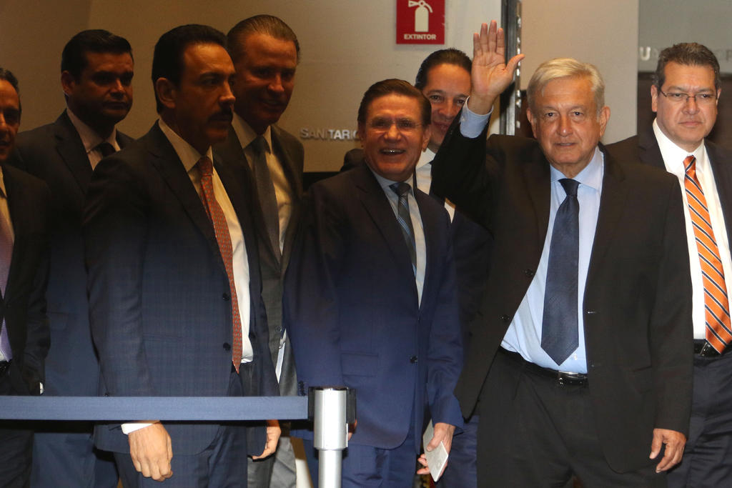 Esta tarde de martes el presidente Andrés Manuel López Obrador sostendrá una comida con todos los gobernadores del país, evento que servirá para reafirmar el compromiso del gobierno federal de trabajar en conjunto, 'en armonía y sin pleitos'. (ARCHIVO)